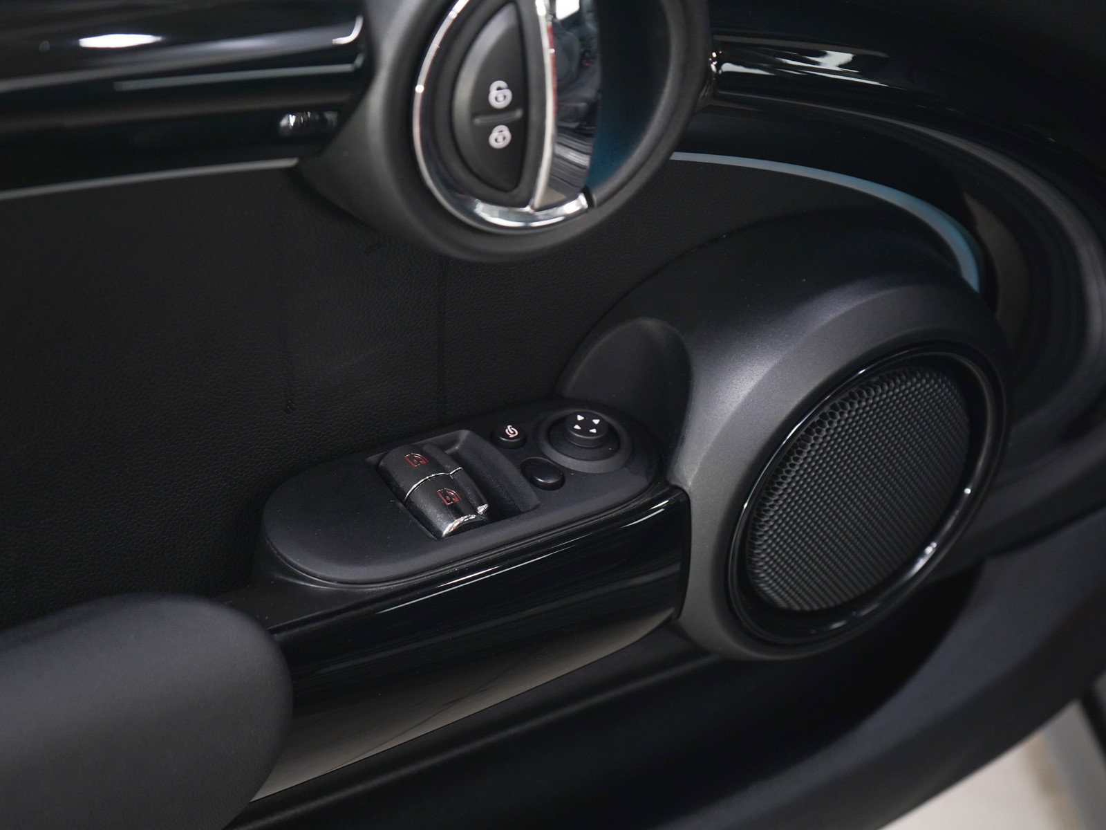 Used 2024 MINI Cooper 2-Door Hardtop image 20