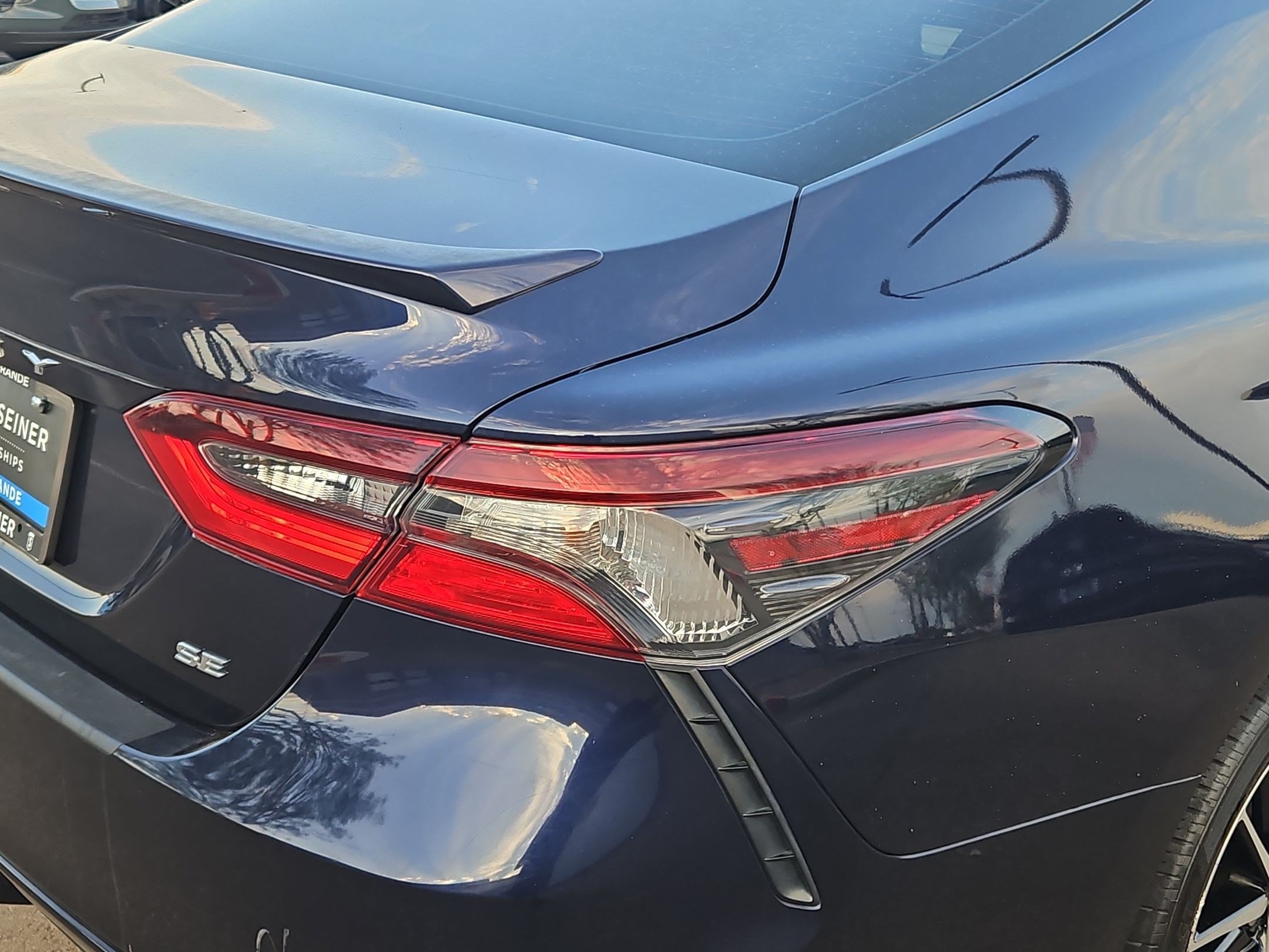 Used 2021 Toyota Camry SE w/ Convenience Package FWD image 11