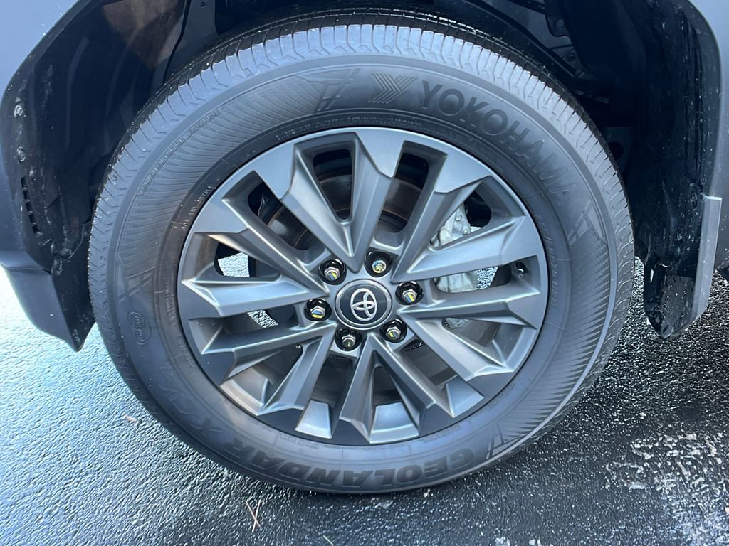 Used 2025 Toyota Land Cruiser image 25