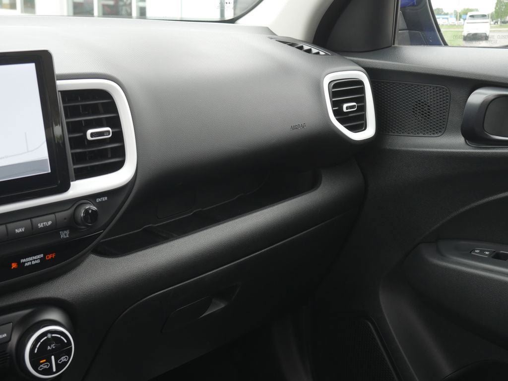 Used 2025 Hyundai Venue Limited FWD image 43
