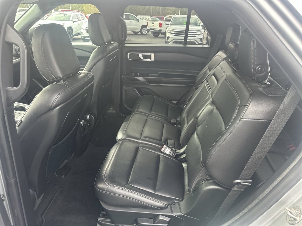 Used 2020 Ford Explorer XLT w/ Equipment Group 202A AWD/4WD image 28