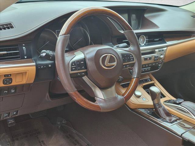 Used 2016 Lexus ES 350 w/ Luxury Package w/Wood Trim FWD image 10
