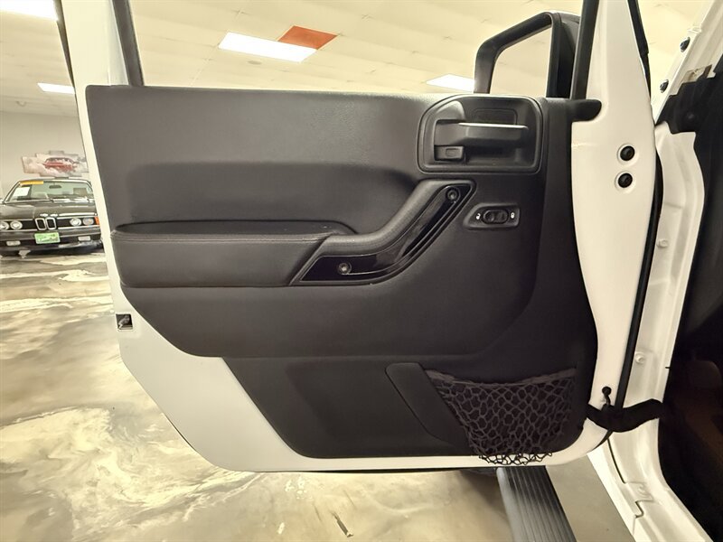 Used 2015 Jeep Wrangler Unlimited Sahara AWD/4WD image 7