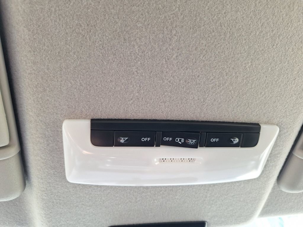 New 2025 Nissan Kicks Play S image 19