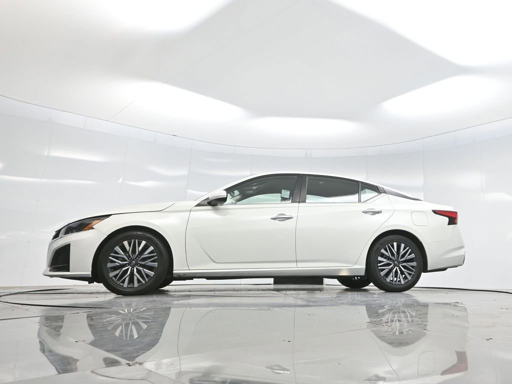 Used 2023 Nissan Altima 2.5 SV image 7