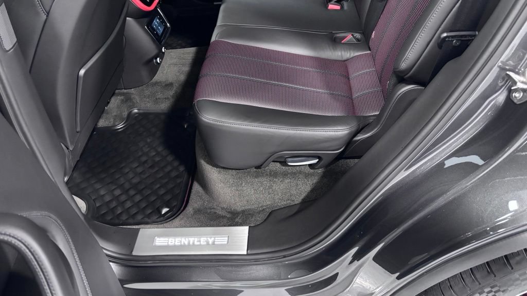Used 2020 Bentley Bentayga AWD/4WD image 25