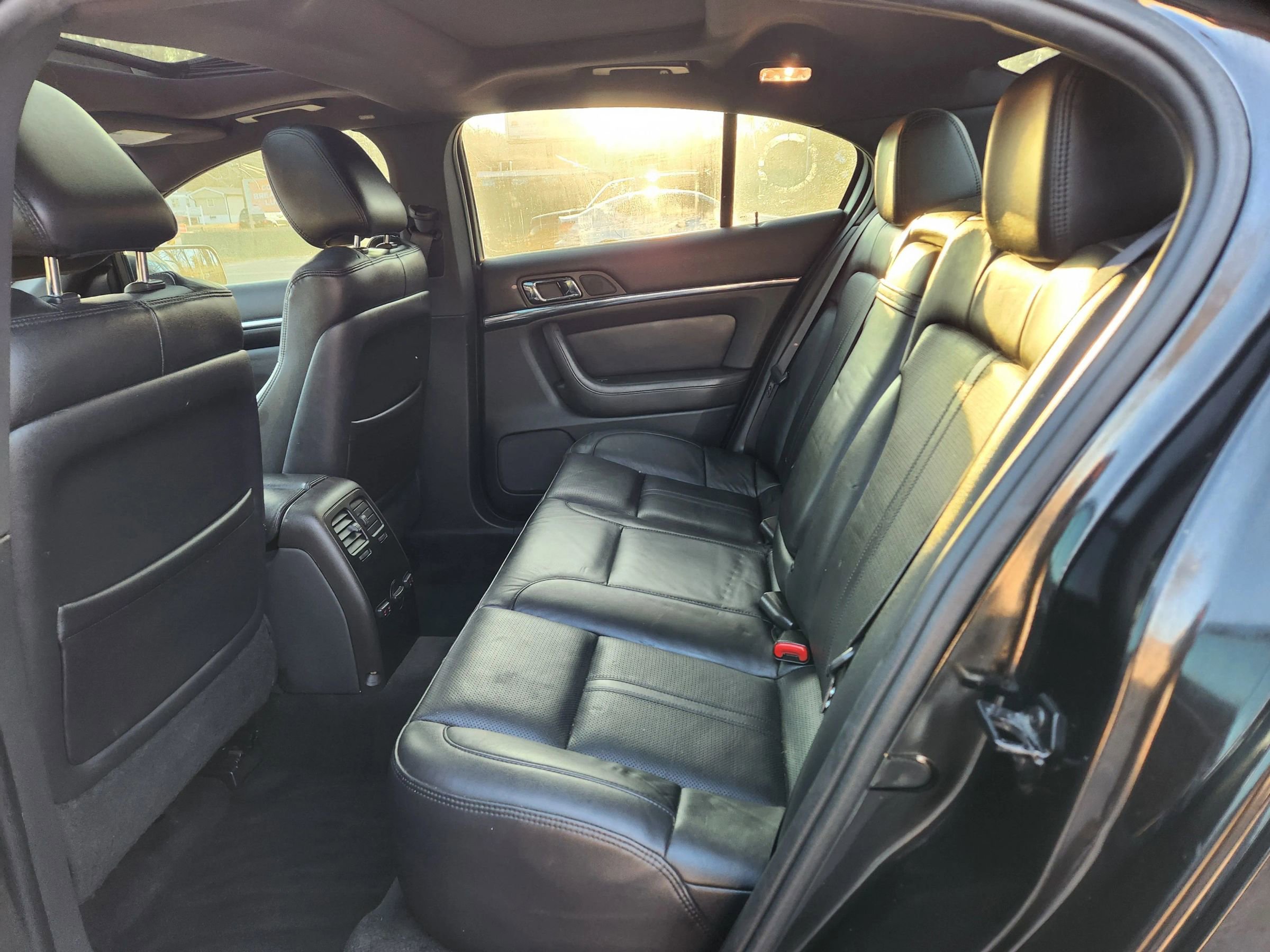 Used 2012 Lincoln MKS AWD image 23