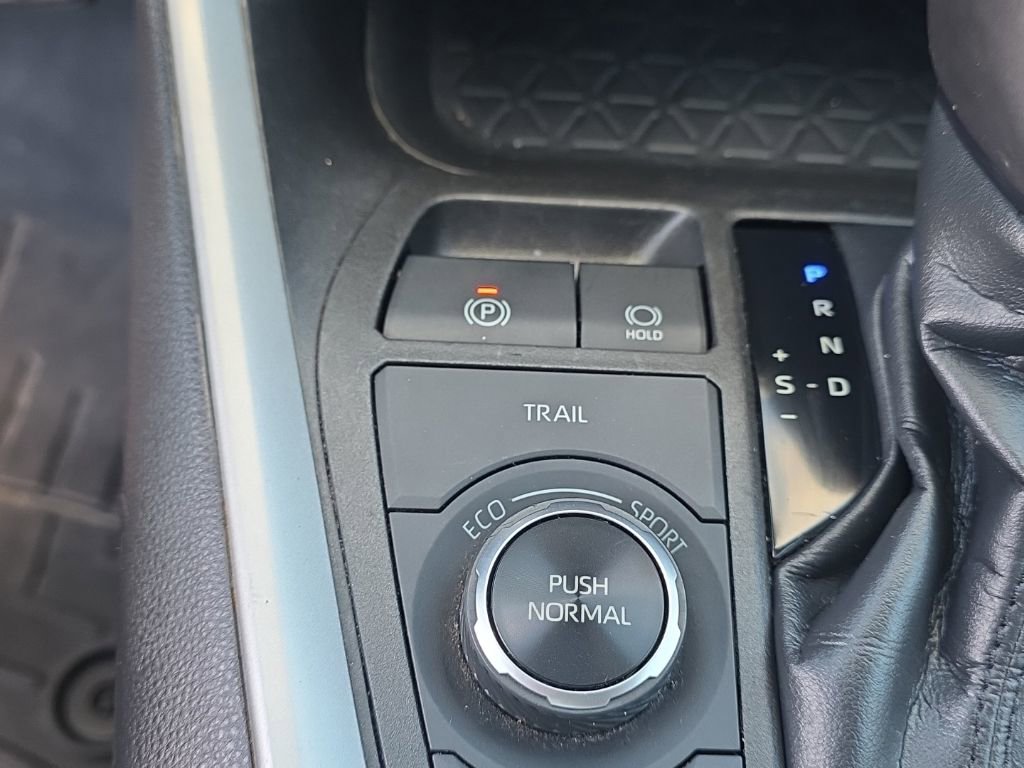 Used 2021 Toyota RAV4 XLE Premium AWD/4WD image 21