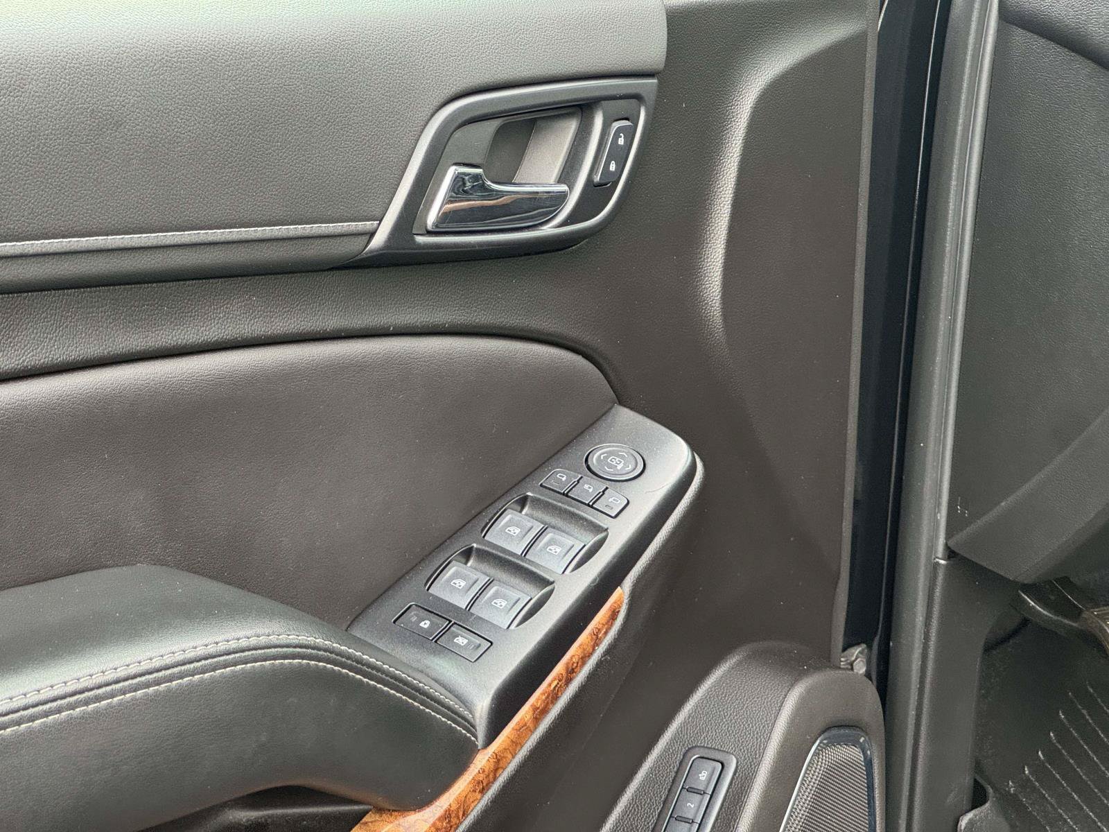 Used 2020 Chevrolet Suburban Premier AWD/4WD image 19
