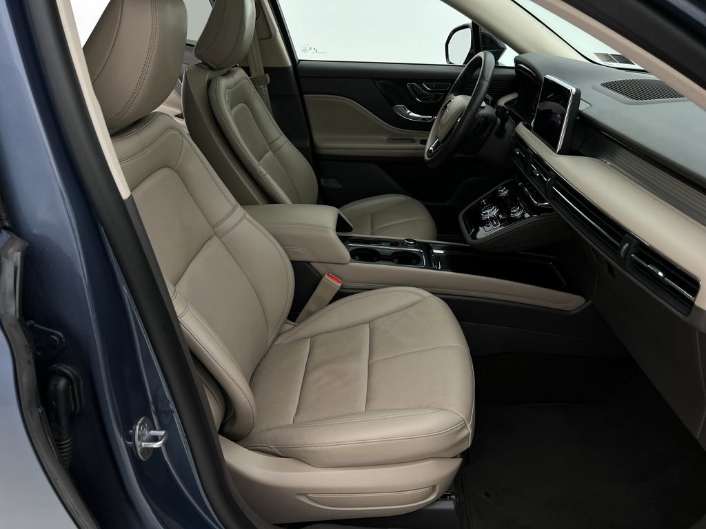 Used 2022 Lincoln Corsair AWD w/ Premium Package image 14