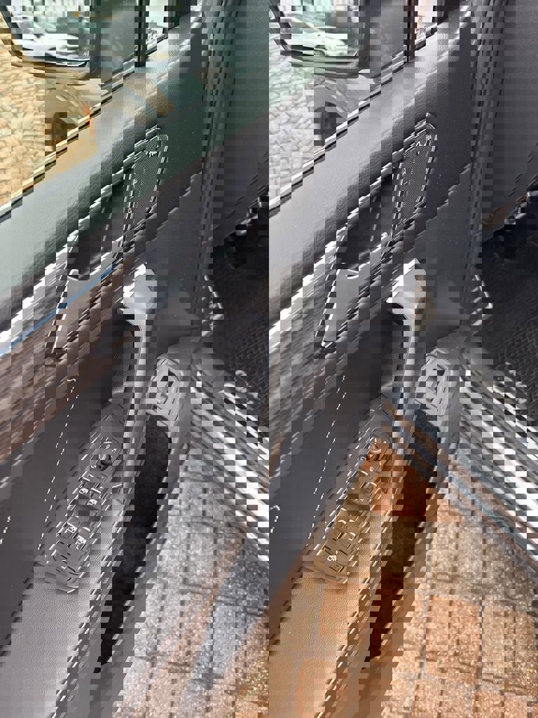 Used 2024 Volkswagen Tiguan SEL R-Line image 12