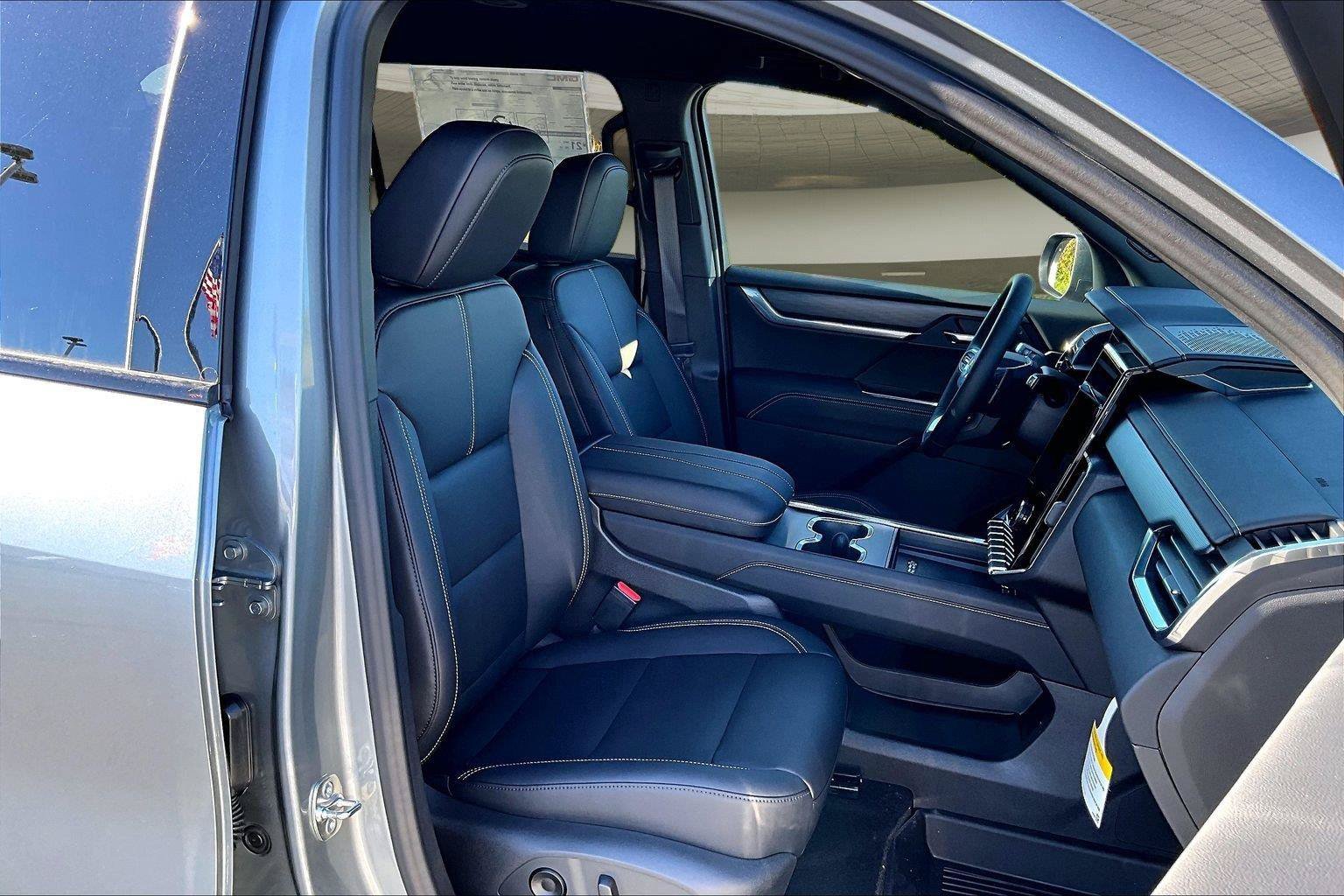 New 2027 GMC Acadia Elevation w/ Elevation Premium Package AWD/4WD image 12