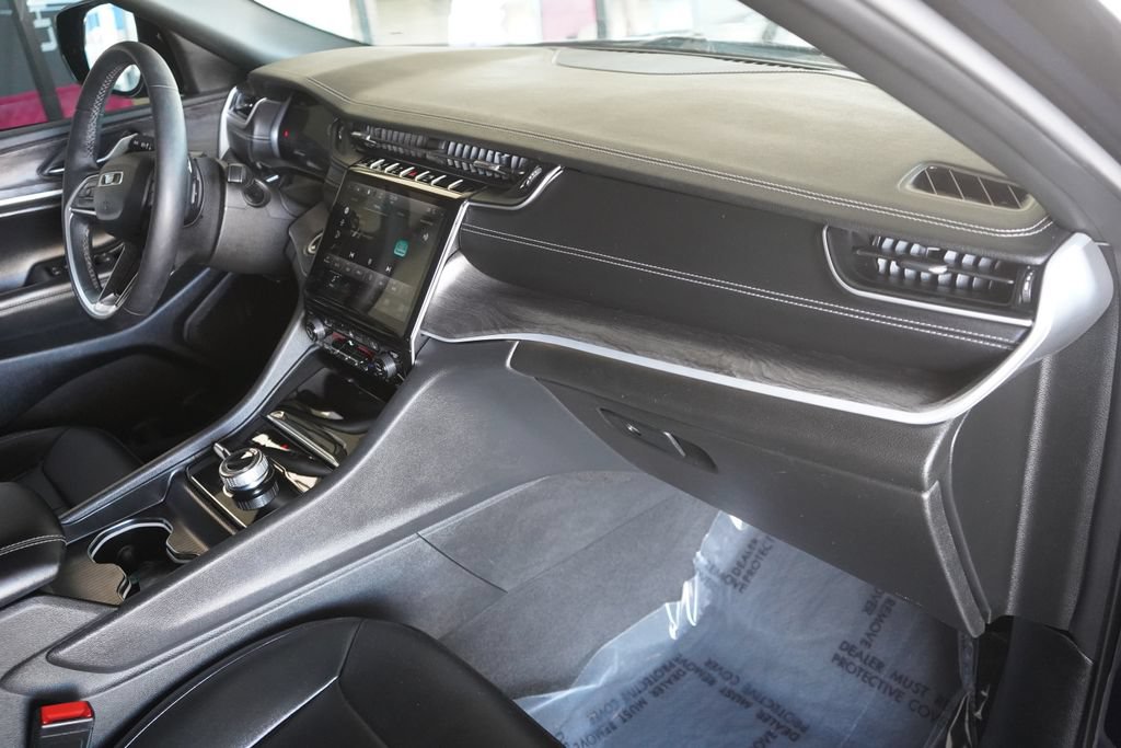 Used 2024 Jeep Grand Cherokee L Limited AWD/4WD image 19