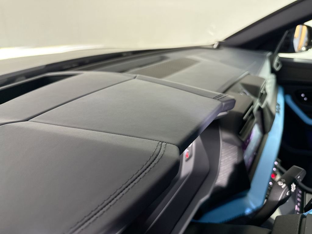 Used 2025 Lamborghini Urus SE image 59