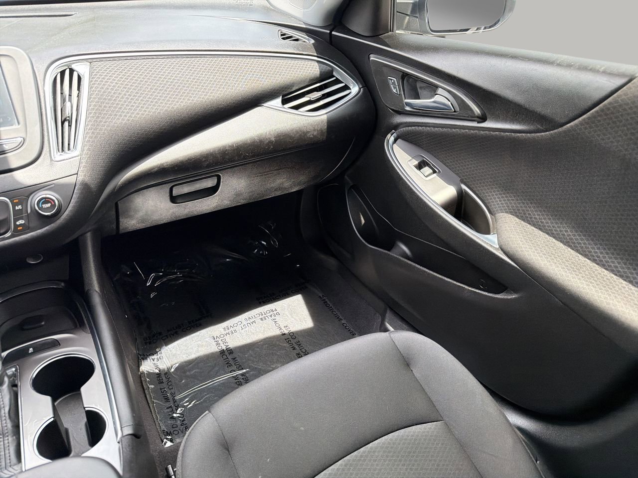Used 2017 Chevrolet Malibu LT FWD image 14