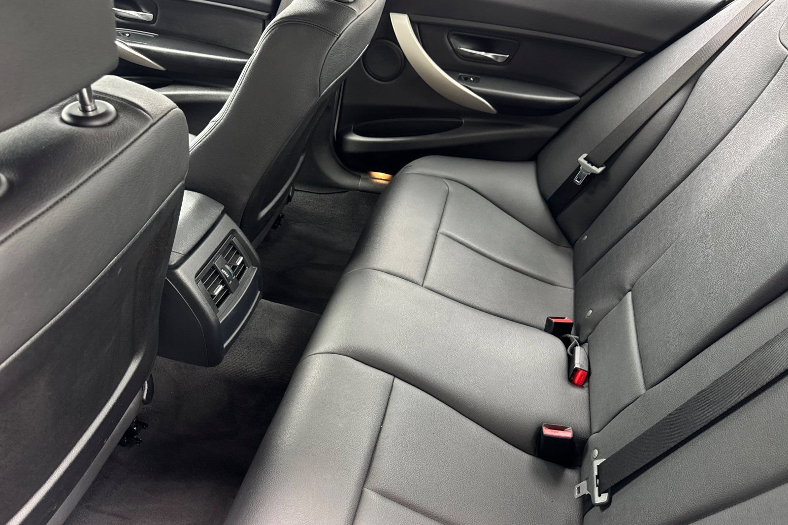 Used 2015 BMW 320i xDrive Sedan AWD/4WD image 12