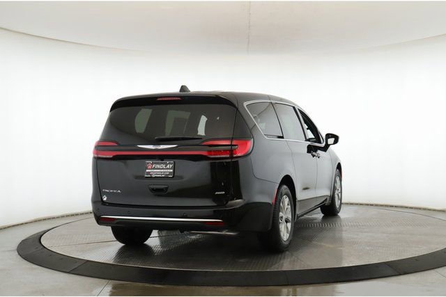 New 2026 Chrysler Pacifica Select image 7