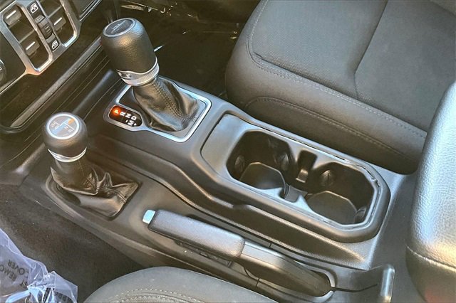 Used 2021 Jeep Gladiator Willys image 17