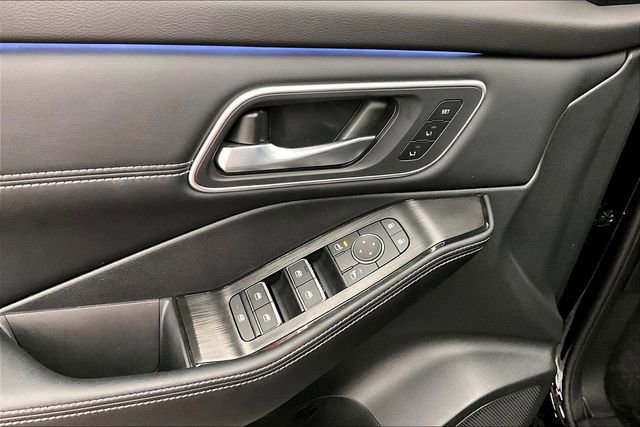Used 2025 Nissan Rogue Platinum w/ Platinum Premium Package image 32