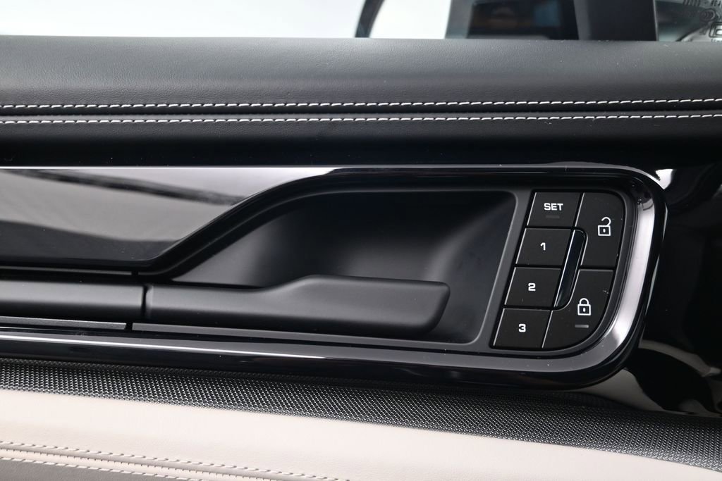Certified 2026 Porsche Panamera image 17