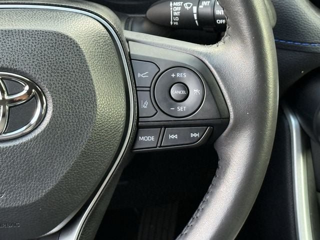 Used 2025 Toyota RAV4 XSE AWD/4WD image 14