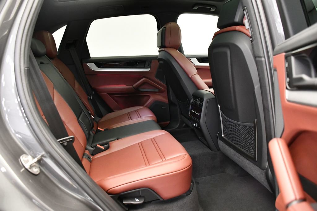 Certified 2025 Porsche Cayenne image 57