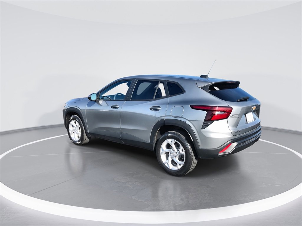 Used 2024 Chevrolet Trax LS w/ LS Convenience Package image 6