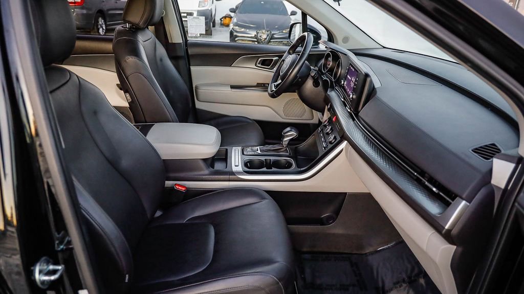 Used 2024 Kia Carnival LX image 20