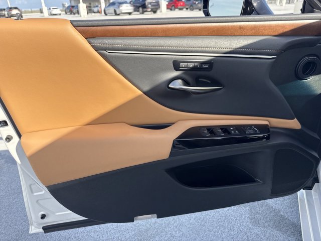 Certified 2024 Lexus ES 350 w/ Technology Package FWD image 13
