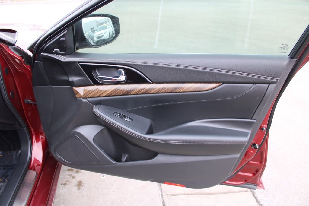 Used 2017 Nissan Maxima Platinum image 21