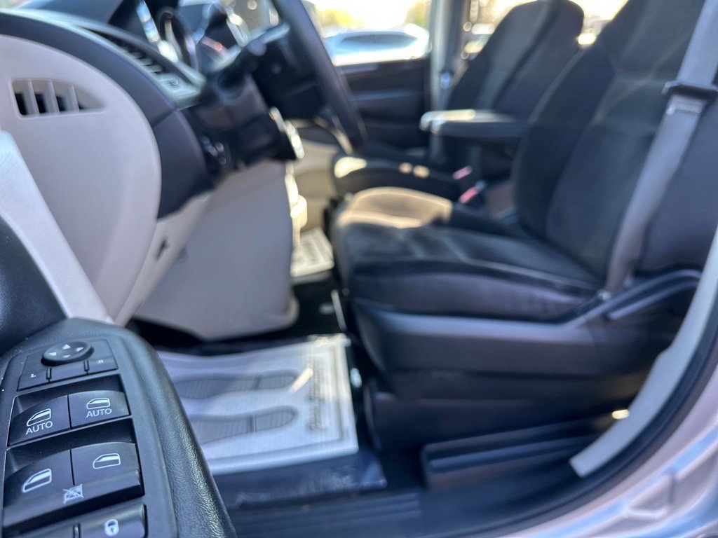 Used 2018 Dodge Grand Caravan SE image 11