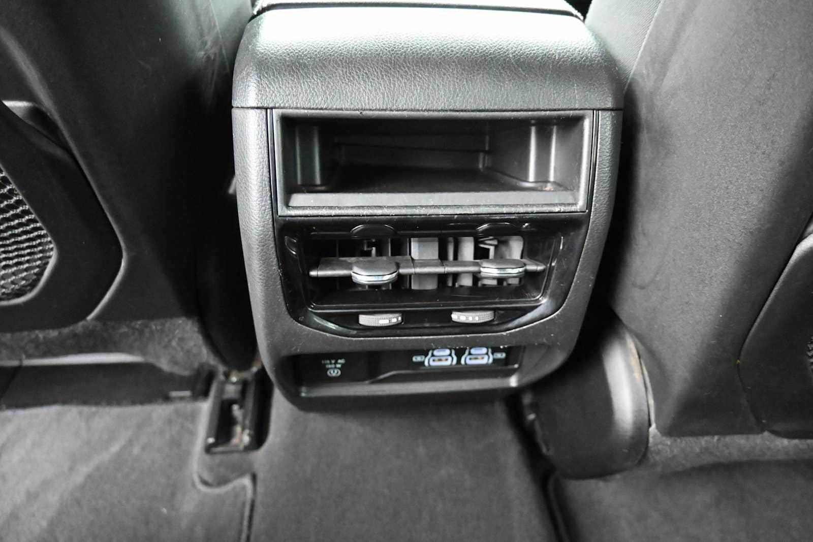 Used 2024 Jeep Grand Cherokee Laredo X w/ Luxury Tech Group I AWD/4WD image 15
