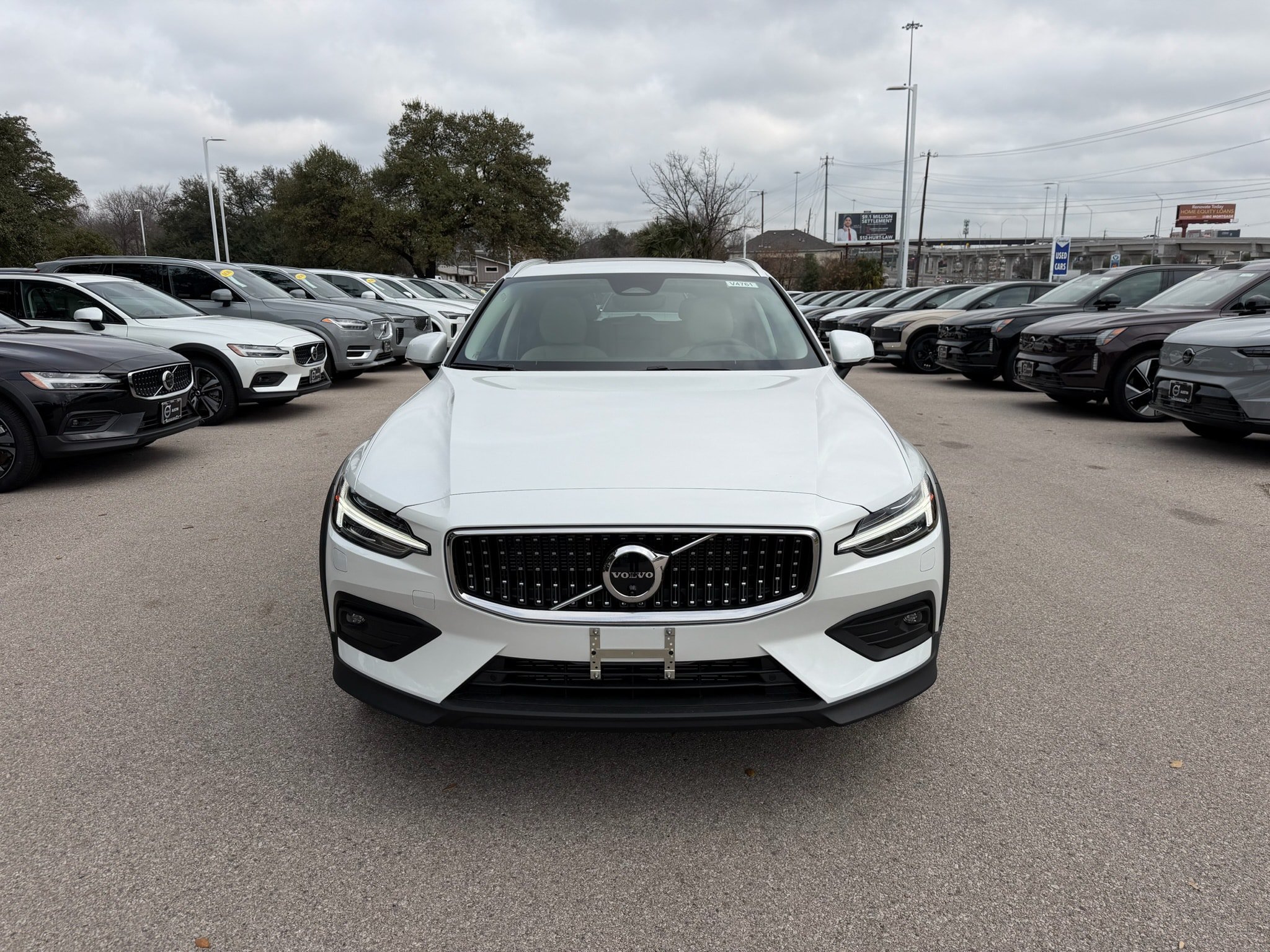 New 2026 Volvo V60 B5 Cross Country Plus w/ Protection Package Premier AWD/4WD image 6
