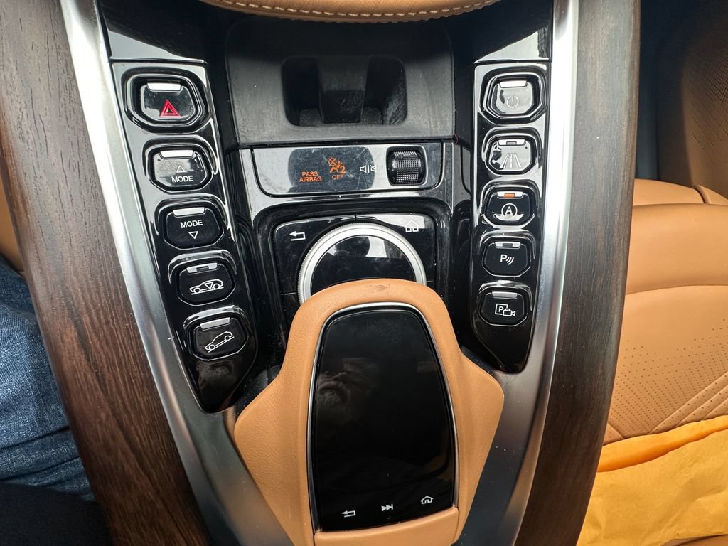 Used 2021 Aston Martin DBX AWD/4WD image 21