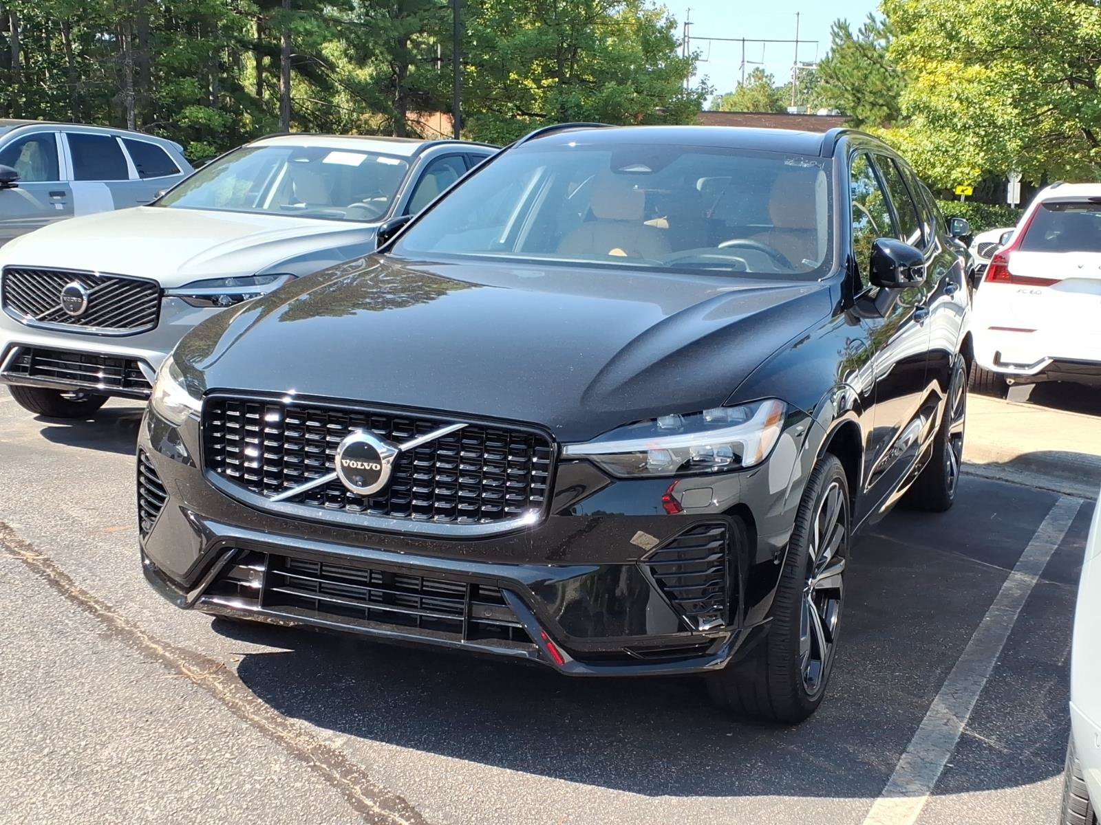 Certified 2024 Volvo XC60 T8 Ultimate w/ Protection Package Premier AWD/4WD image 4
