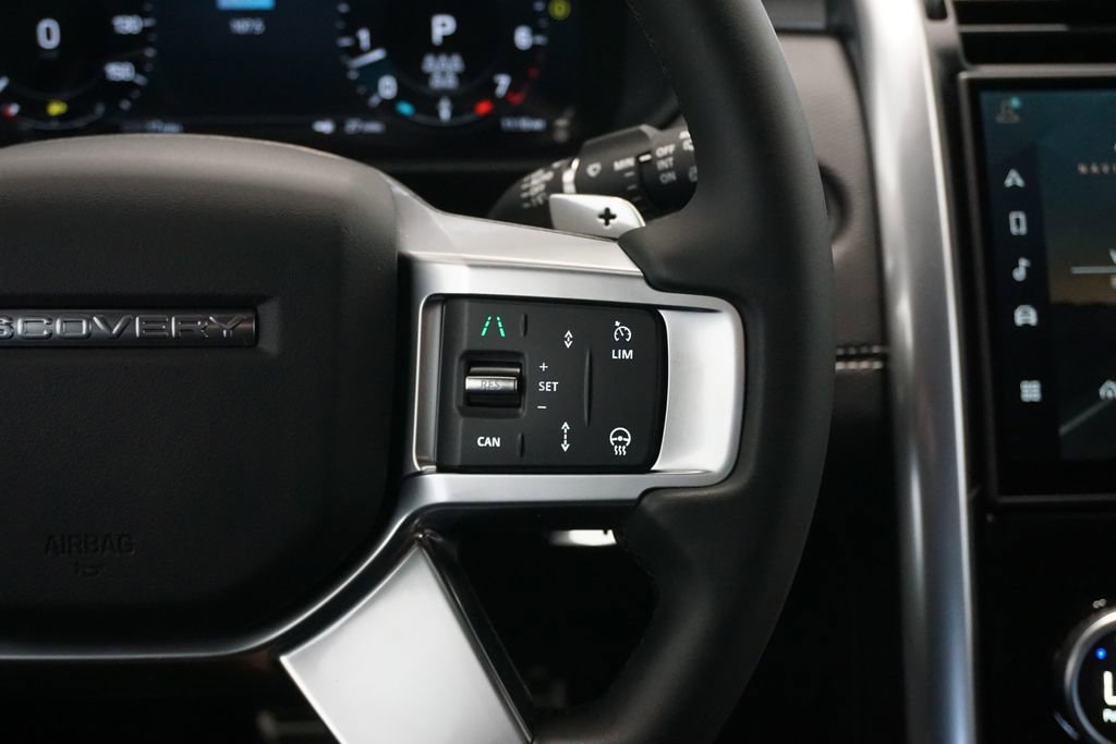 New 2025 Land Rover Discovery Dynamic SE image 13