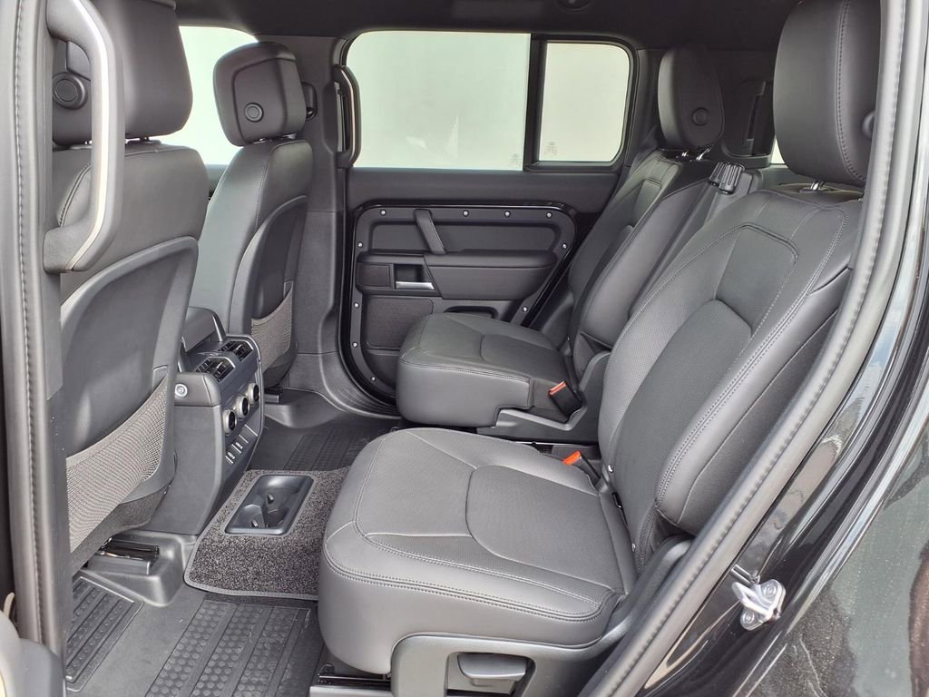 New 2026 Land Rover Defender 130 X-Dynamic SE AWD/4WD image 8