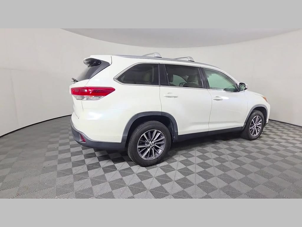 Used 2019 Toyota Highlander XLE FWD image 37