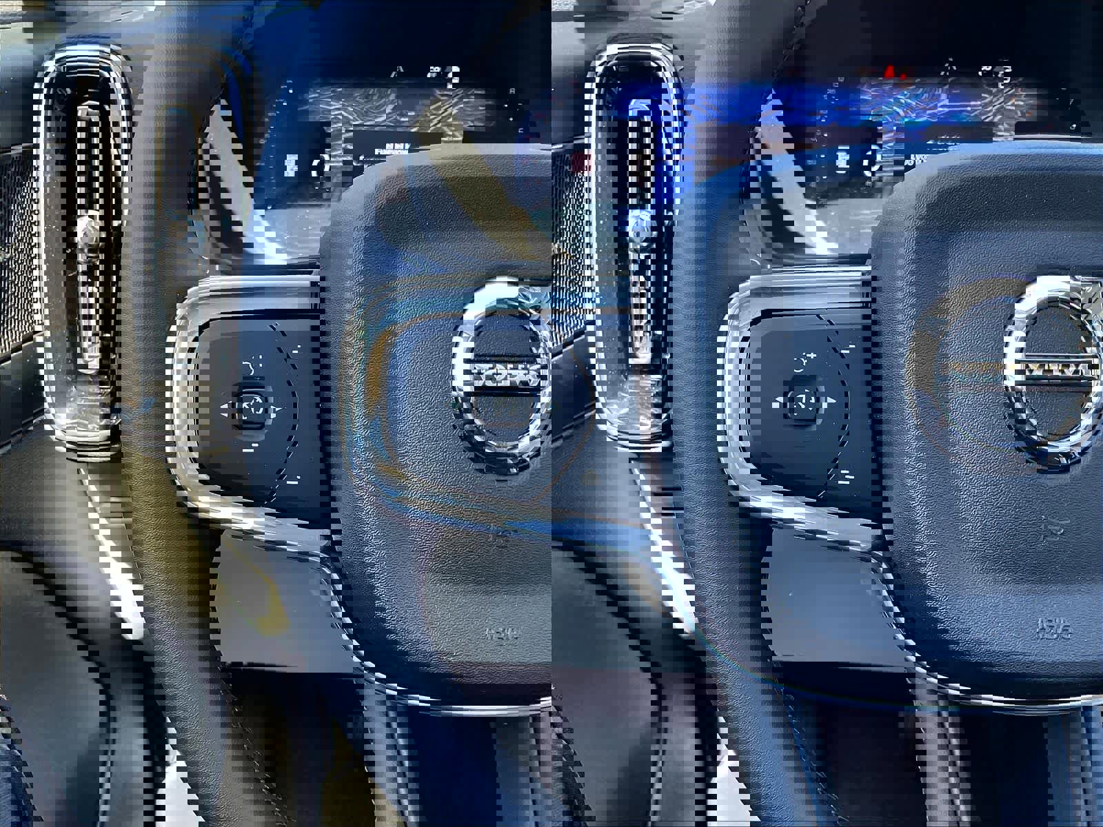 New 2026 Volvo XC40 B5 Ultra w/ Climate Package image 17