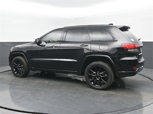 Used 2022 Jeep Grand Cherokee Laredo X image 3