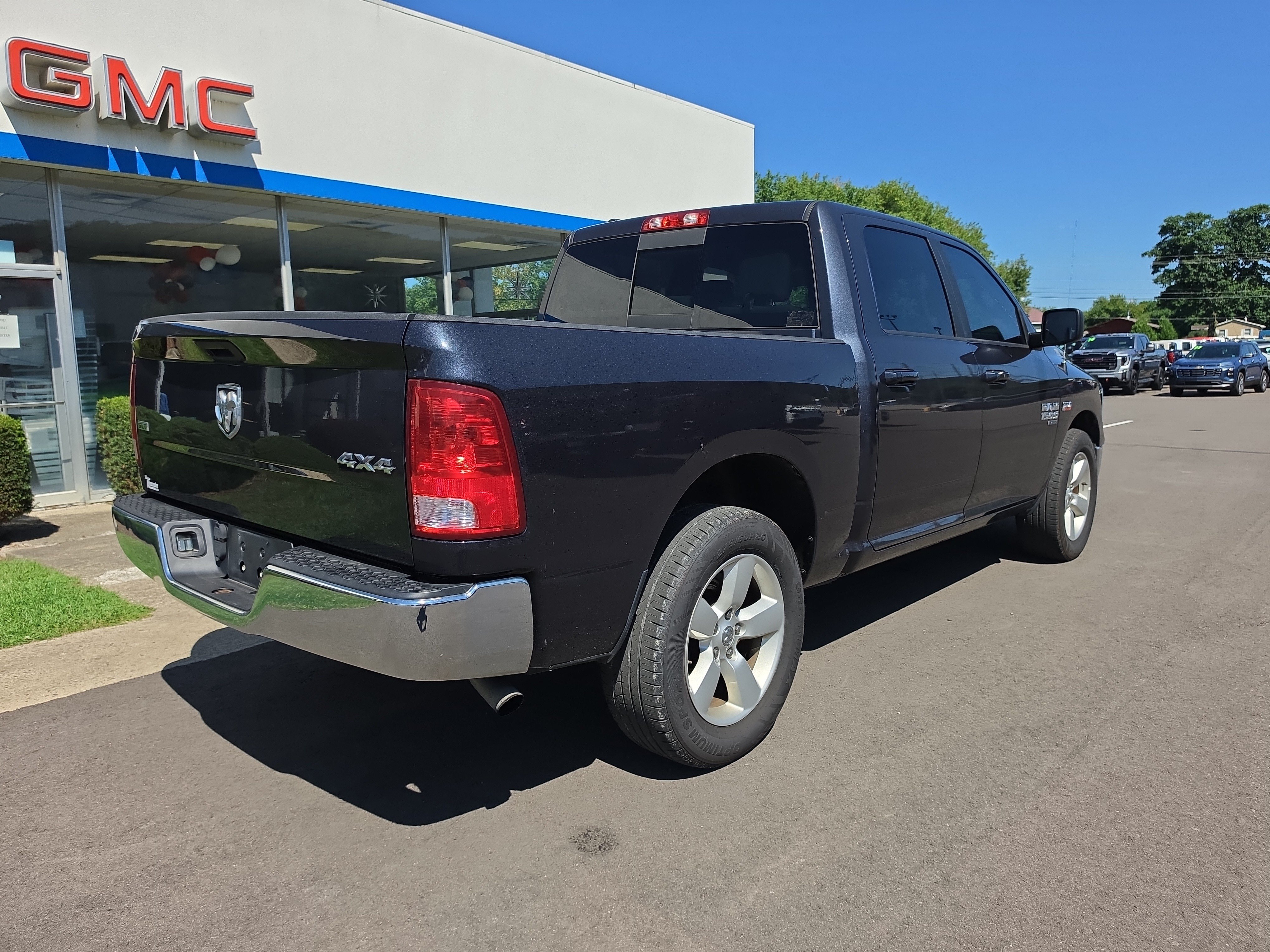 Used 2019 RAM 1500 Classic SLT AWD/4WD image 3