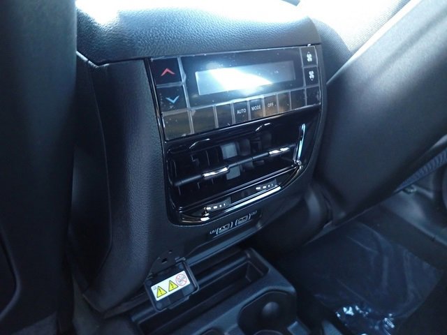 New 2025 Jeep Grand Cherokee L Altitude image 15