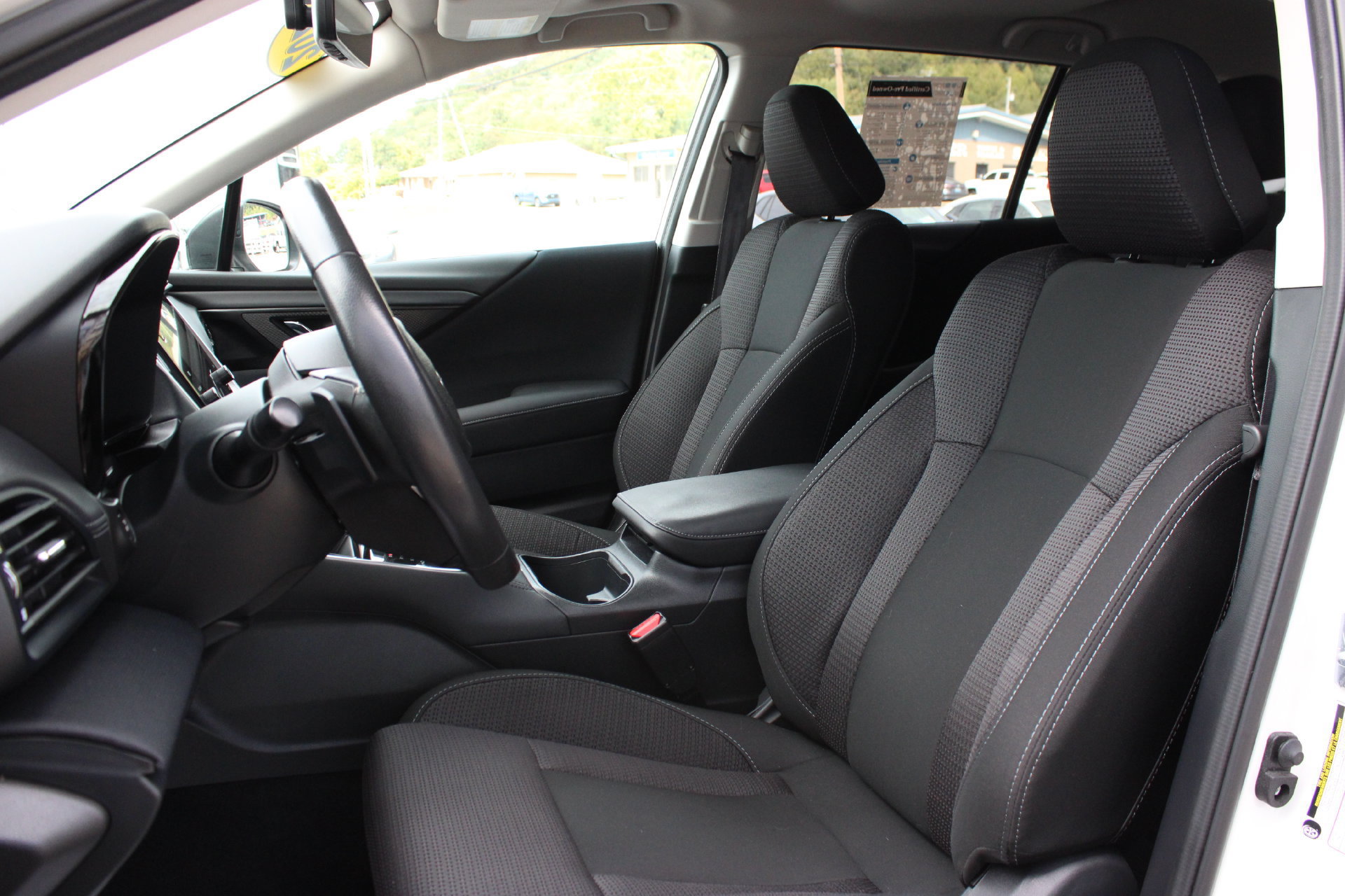 Used 2025 Subaru Outback Premium AWD/4WD image 16