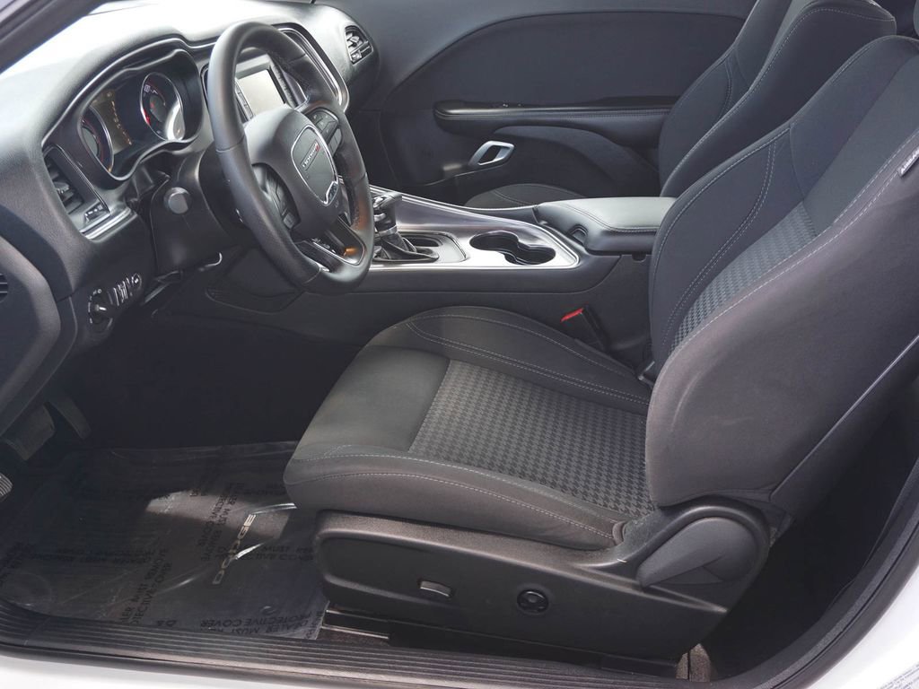 Used 2017 Dodge Challenger SXT RWD image 18