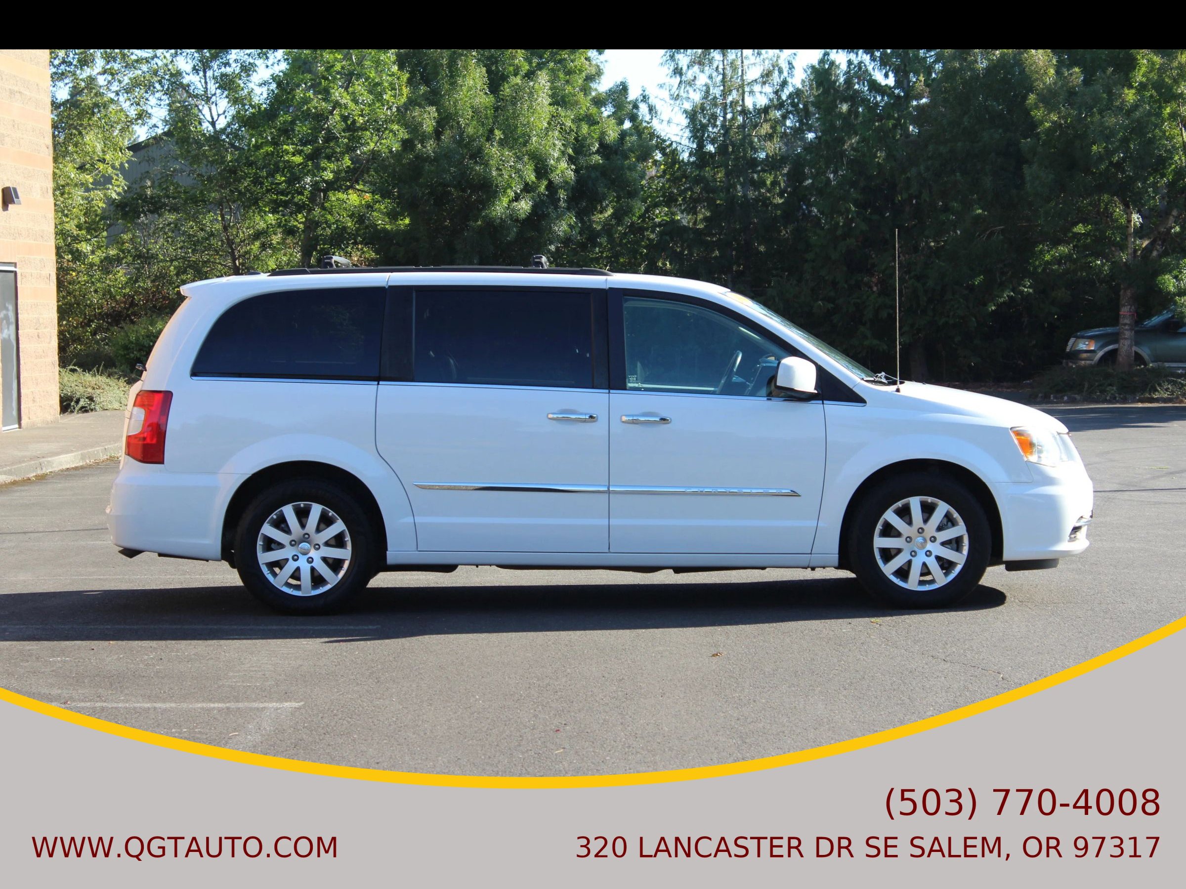 Used 2016 Chrysler Town & Country Touring w/ Driver Convenience Group image 7