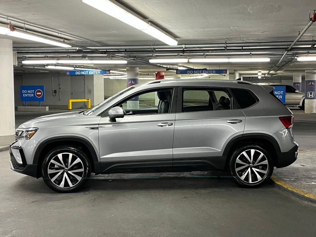 Used 2023 Volkswagen Taos SE w/ Panoramic Sunroof Package image 32