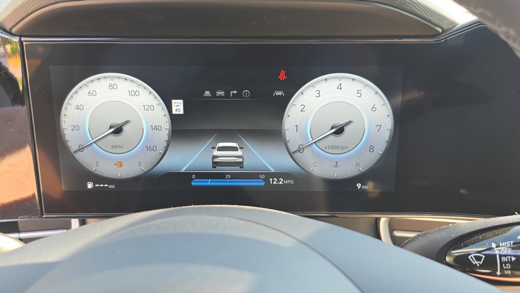 New 2026 Hyundai Elantra Limited FWD image 17