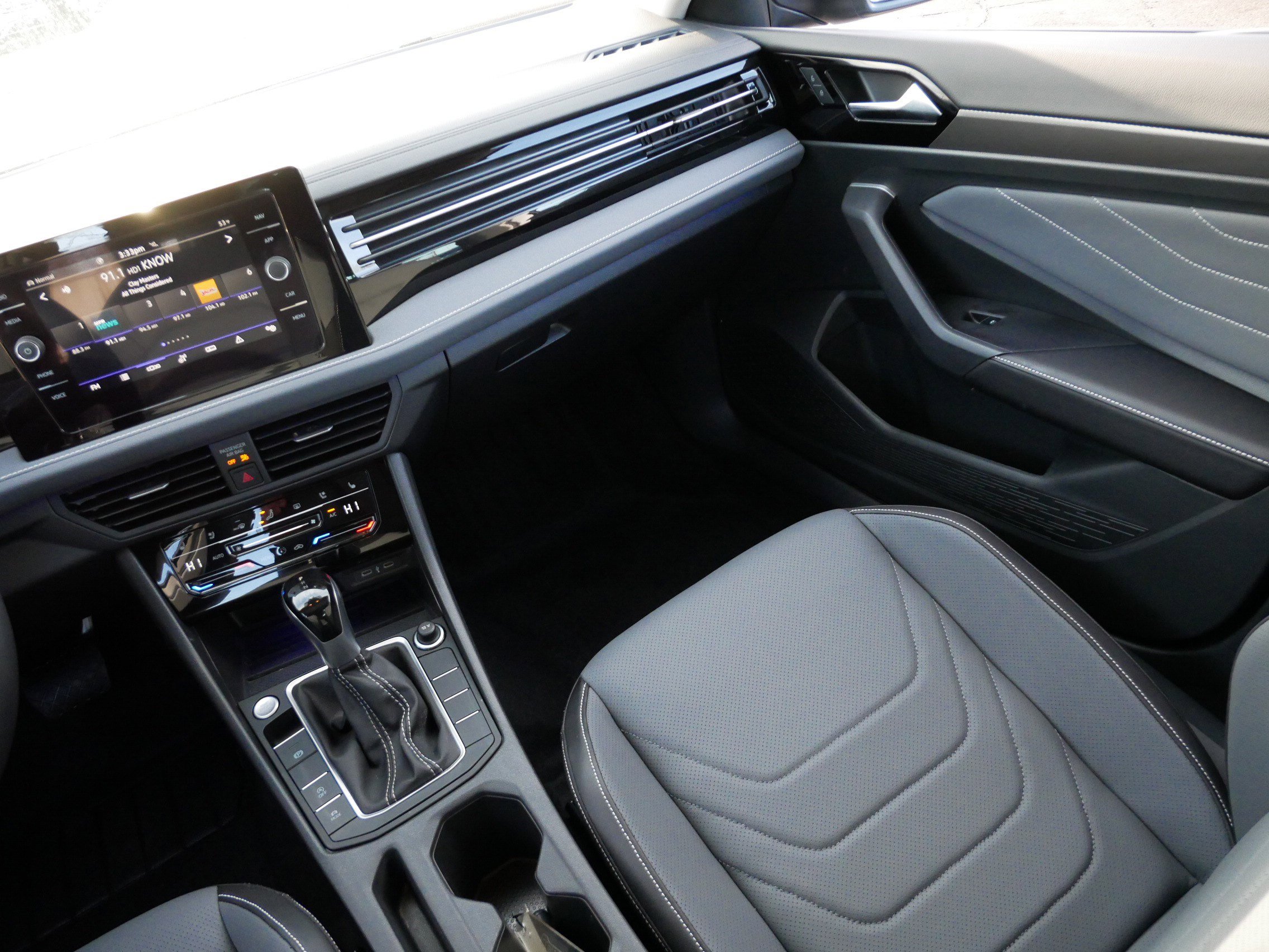 Certified 2025 Volkswagen Jetta SEL image 11