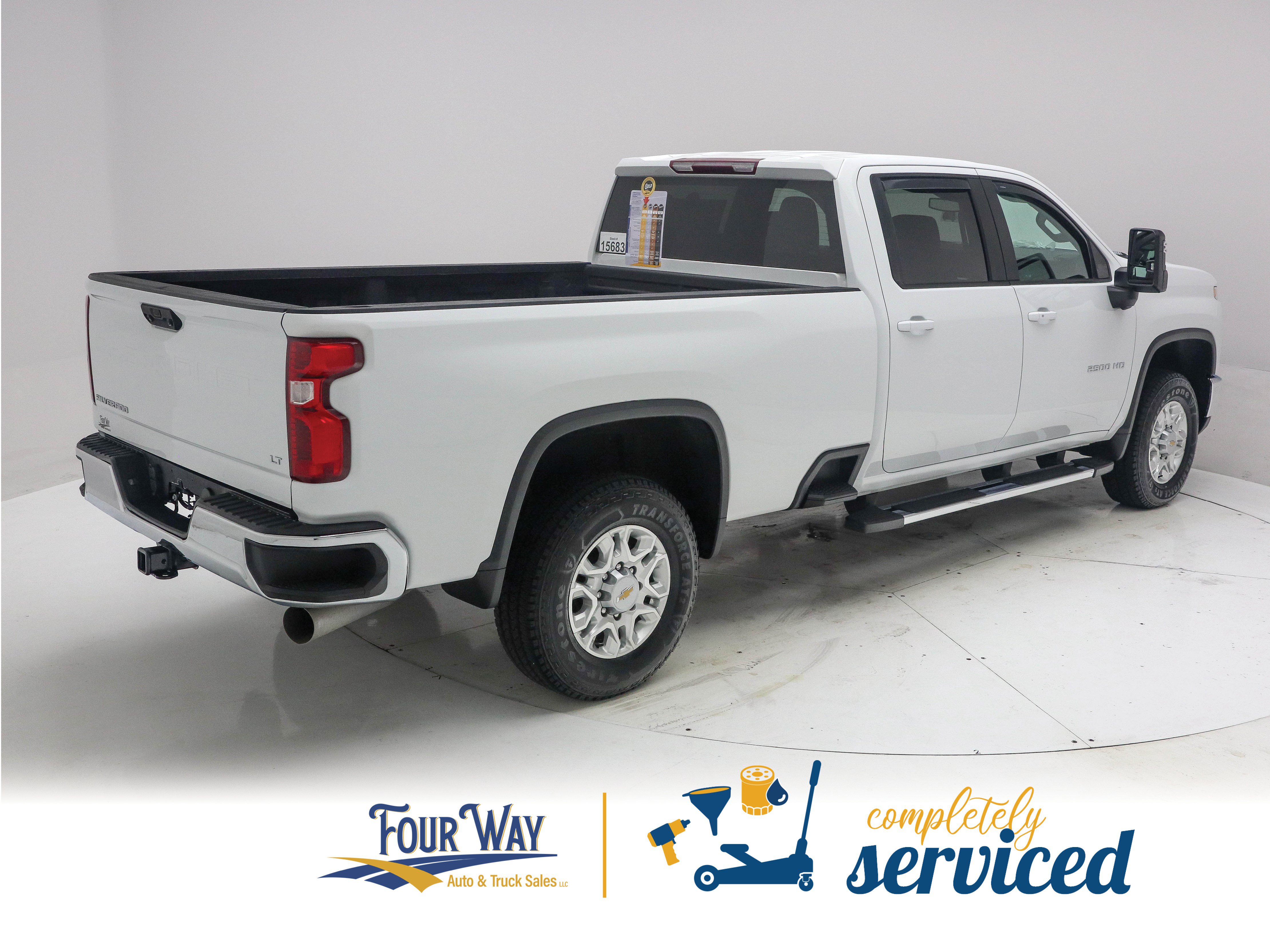 Used 2024 Chevrolet Silverado 2500 LT AWD/4WD image 4