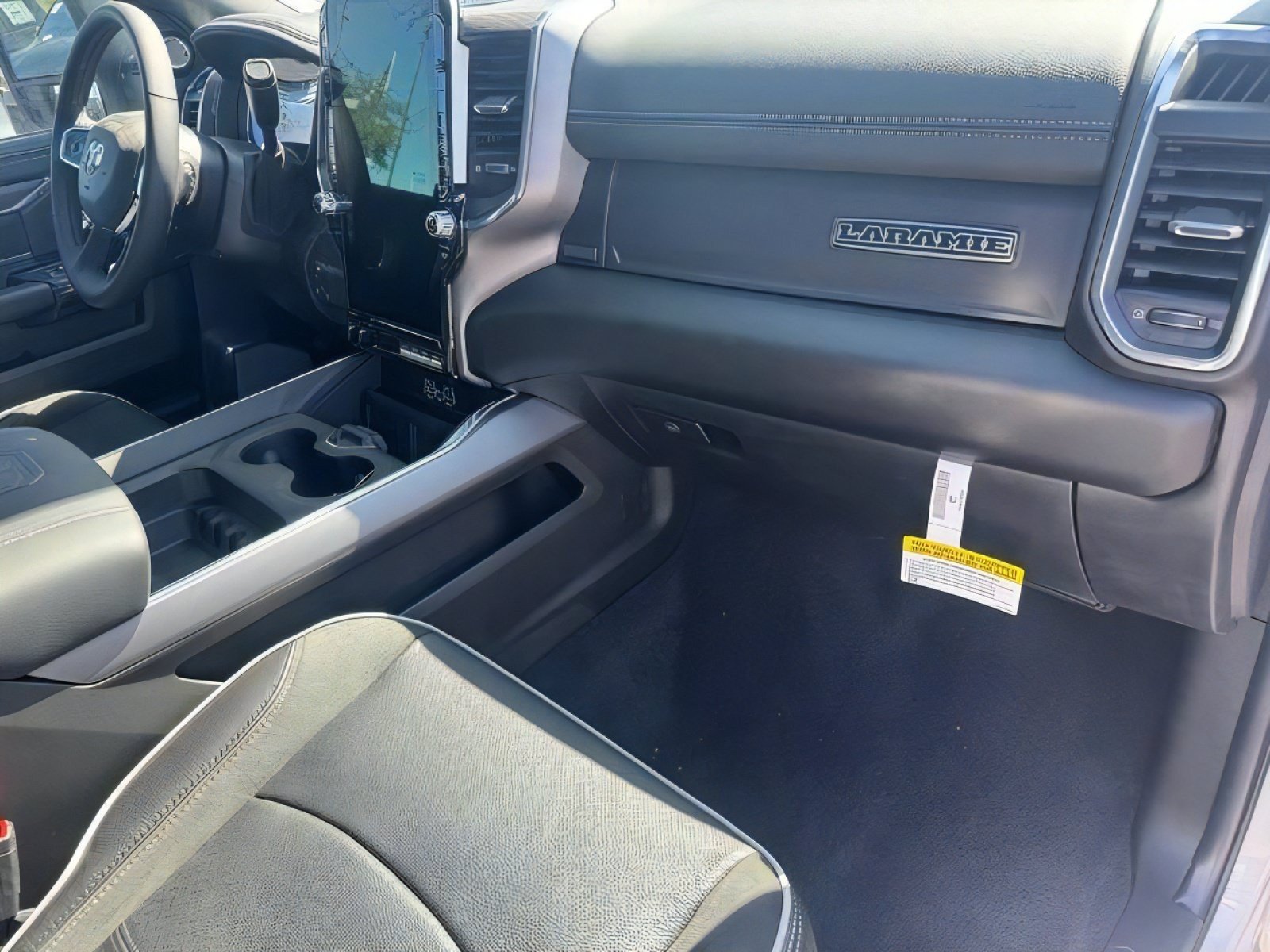 New 2026 RAM 2500 Laramie AWD/4WD image 15